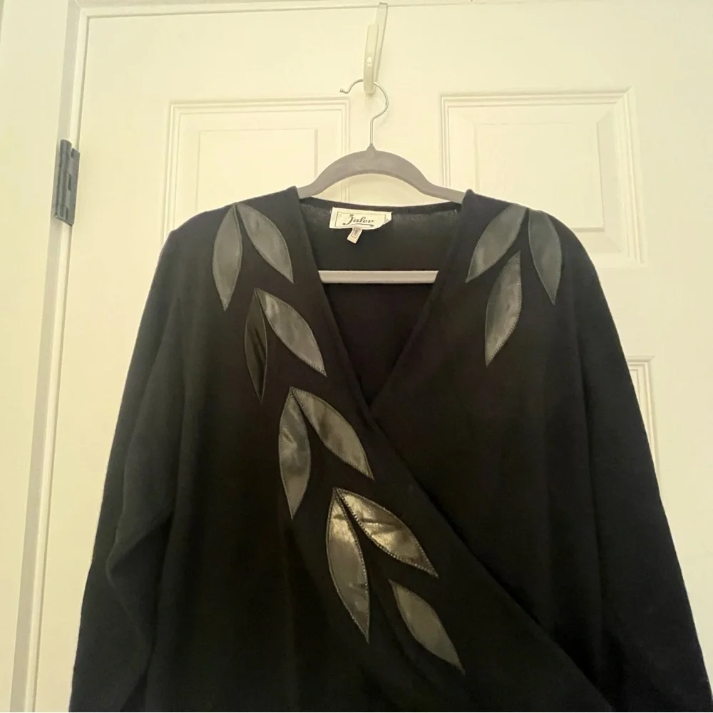 Vintage Jalev Black Wrap Sweater Faux Leather Leaf Appliqué Statement Top - Picture 3 of 4